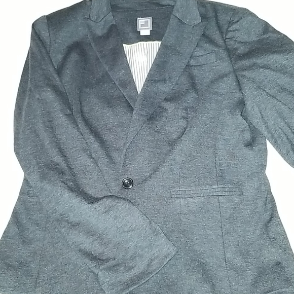 Blazer - Picture 3 of 4